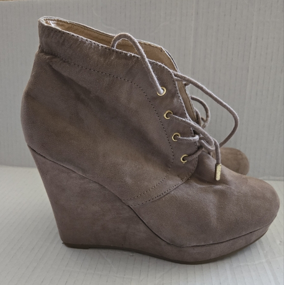 Forever 21 Beige Boots Size 7.5 - Picture 3 of 9